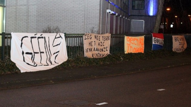 Figure 1: Protest banners outside the ASC in Utrecht (AD.nl)